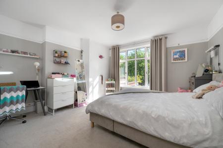 5 bedroom Semi-detached house for sale in Broadway Gardens, Peterborough, PE1