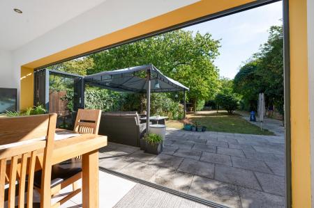 5 bedroom Semi-detached house for sale in Broadway Gardens, Peterborough, PE1