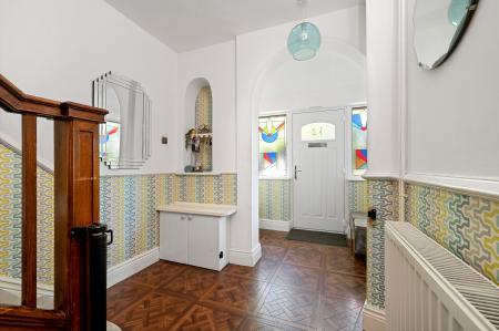 5 bedroom Semi-detached house for sale in Broadway Gardens, Peterborough, PE1