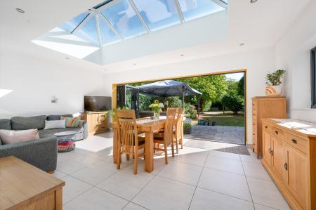 5 bedroom Semi-detached house for sale in Broadway Gardens, Peterborough, PE1