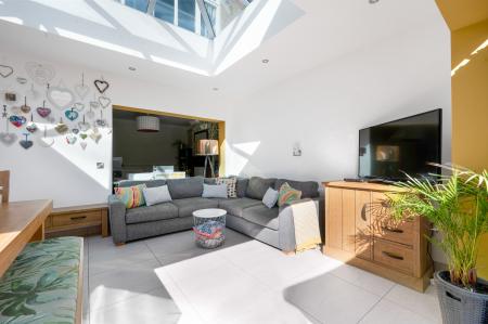 5 bedroom Semi-detached house for sale in Broadway Gardens, Peterborough, PE1