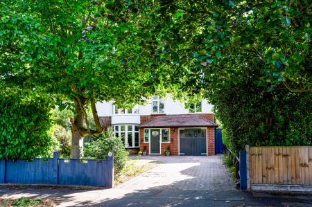 5 bedroom Semi-detached house for sale in Broadway Gardens, Peterborough, PE1