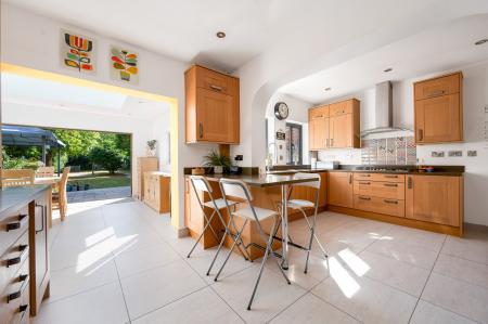 5 bedroom Semi-detached house for sale in Broadway Gardens, Peterborough, PE1