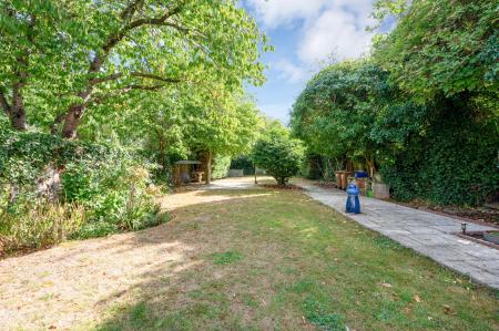 5 bedroom Semi-detached house for sale in Broadway Gardens, Peterborough, PE1