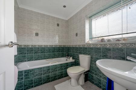 5 bedroom Detached house for sale in Gildale, Werrington, Peterborough, PE4