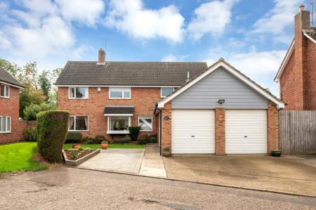 5 bedroom Detached house for sale in Gildale, Werrington, Peterborough, PE4