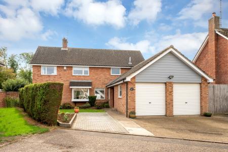 5 bedroom Detached house for sale in Gildale, Werrington, Peterborough, PE4