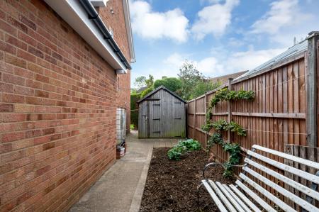 5 bedroom Detached house for sale in Gildale, Werrington, Peterborough, PE4