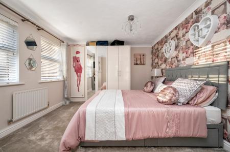 4 bedroom Detached house for sale in The Lawns, Walton, Peterborough, PE4