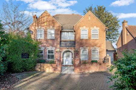 4 bedroom Detached house for sale in The Lawns, Walton, Peterborough, PE4