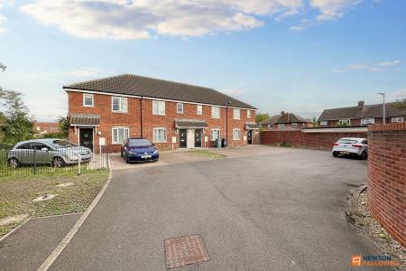 2 bedroom End of terrace house for sale in Western Avenue, Dogsthorpe, Peterborough, PE1