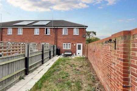 2 bedroom End of terrace house for sale in Western Avenue, Dogsthorpe, Peterborough, PE1