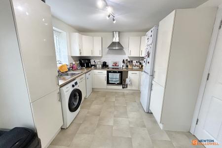 2 bedroom End of terrace house for sale in Western Avenue, Dogsthorpe, Peterborough, PE1