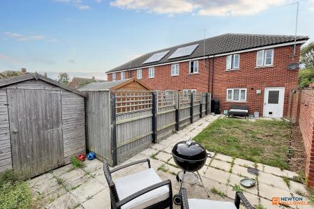 2 bedroom End of terrace house for sale in Western Avenue, Dogsthorpe, Peterborough, PE1