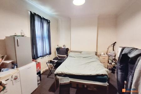 6 bedroom Terraced House for sale in Whitsed Street, Peterborough, PE1