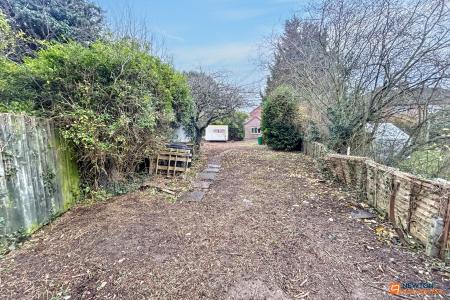 3 bedroom Semi-detached house for sale in Lindsey Close, Walton, Peterborough, PE4