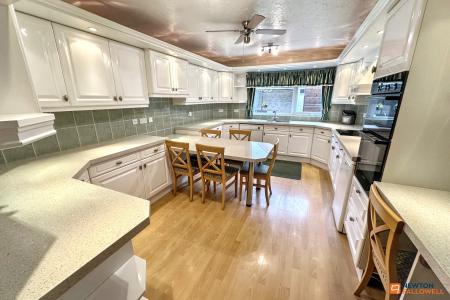 3 bedroom Detached bungalow for sale in Gunthorpe Road, Gunthorpe, Peterborough, PE4