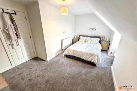 4 bedroom Semi-detached house for sale in Southfields Drive, Stanground, Peterborough, PE2