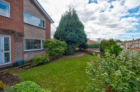 3 bedroom Detached house for sale in Bracebridge Avenue, Worksop, S80