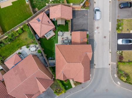 4 bedroom Detached house for sale in Harlequin Drive, Worksop, S81