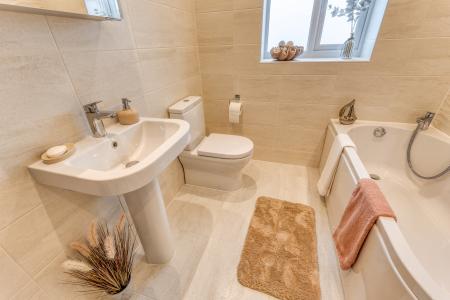 4 bedroom Detached house for sale in Harlequin Drive, Worksop, S81