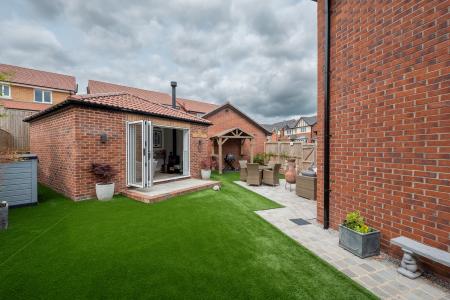 4 bedroom Detached house for sale in Harlequin Drive, Worksop, S81