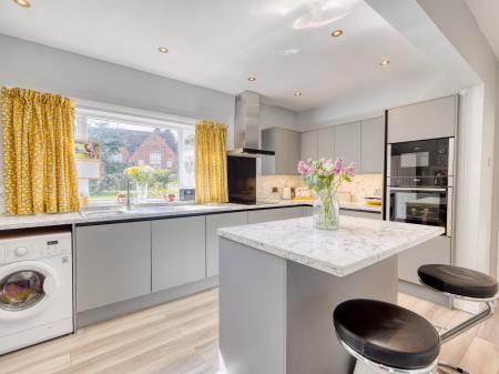 4 bedroom Detached house for sale in High Street, Whitwell, S80