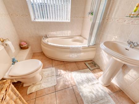 4 bedroom Detached house for sale in High Street, Whitwell, S80