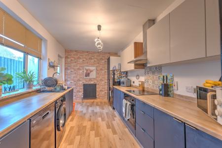 2 bedroom Terraced House for sale in King Street, Hodthorpe, S80