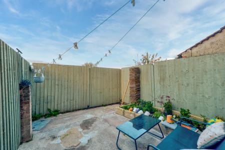 2 bedroom Terraced House for sale in King Street, Hodthorpe, S80