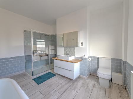 3 bedroom Terraced House for sale in Park Street, Worksop, S80