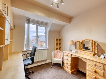 2 bedroom Flat for sale in Royal Court, Worksop, S80