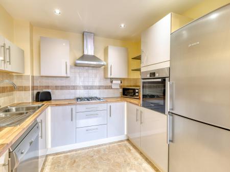 2 bedroom Flat for sale in Royal Court, Worksop, S80