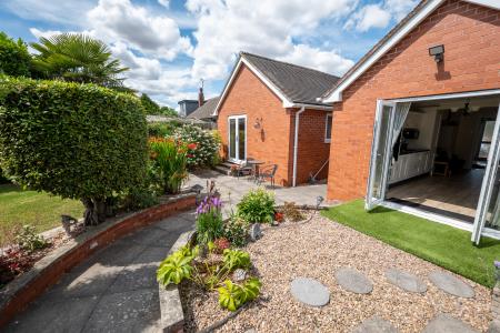 3 bedroom Detached bungalow for sale in Shireoaks Common, Worksop, S81