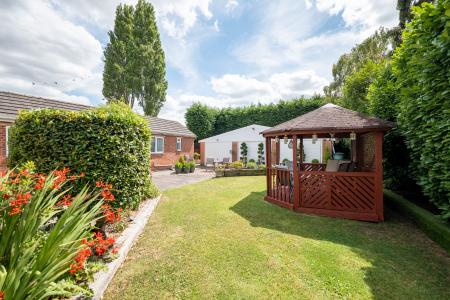 3 bedroom Detached bungalow for sale in Shireoaks Common, Worksop, S81