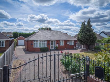 3 bedroom Detached bungalow for sale in Shireoaks Common, Worksop, S81