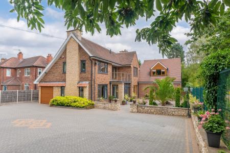 4 bedroom Detached house for sale in Sparken Hill, Worksop, S80