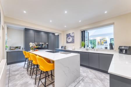 4 bedroom Detached house for sale in Sparken Hill, Worksop, S80