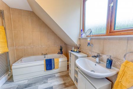 4 bedroom Detached house for sale in Sparken Hill, Worksop, S80