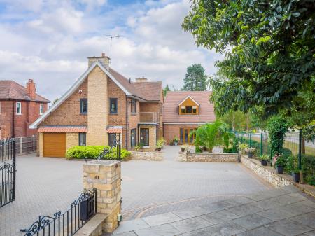 4 bedroom Detached house for sale in Sparken Hill, Worksop, S80