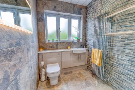 4 bedroom Detached house for sale in Sparken Hill, Worksop, S80