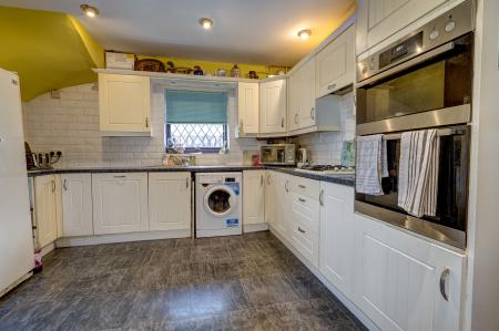 3 bedroom Semi-detached house for sale in Tinkers Hill, Carlton in Lindrick, S81