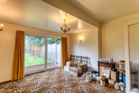 5 bedroom Semi-detached house for sale in Warwick Avenue, Carlton in Lindrick, S81