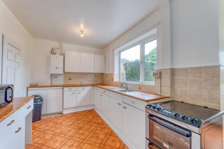 5 bedroom Semi-detached house for sale in Warwick Avenue, Carlton in Lindrick, S81