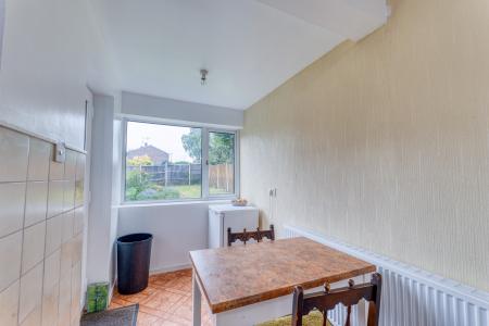 5 bedroom Semi-detached house for sale in Warwick Avenue, Carlton in Lindrick, S81