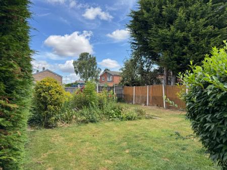 5 bedroom Semi-detached house for sale in Warwick Avenue, Carlton in Lindrick, S81