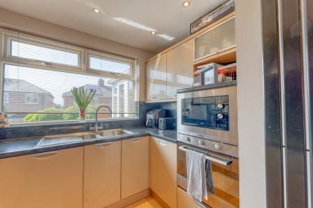 3 bedroom Semi-detached house for sale in Carlton Road, Worksop, S81