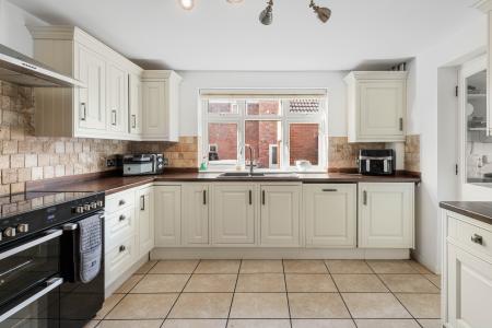 4 bedroom Detached house for sale in Station Road, Firsby, PE23