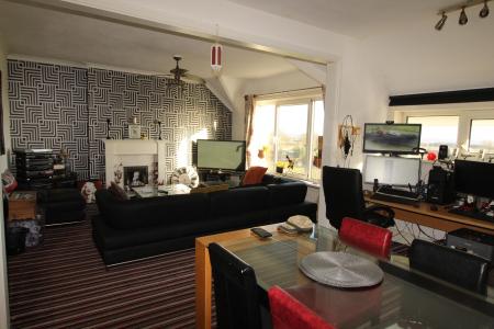 2 bedroom Flat for sale in South Parade, Skegness, PE25