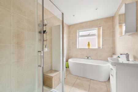 3 bedroom Detached bungalow for sale in Croft Lane, Croft, PE24